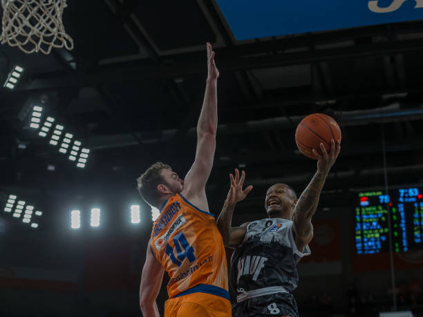 一说更添神 一说更添神